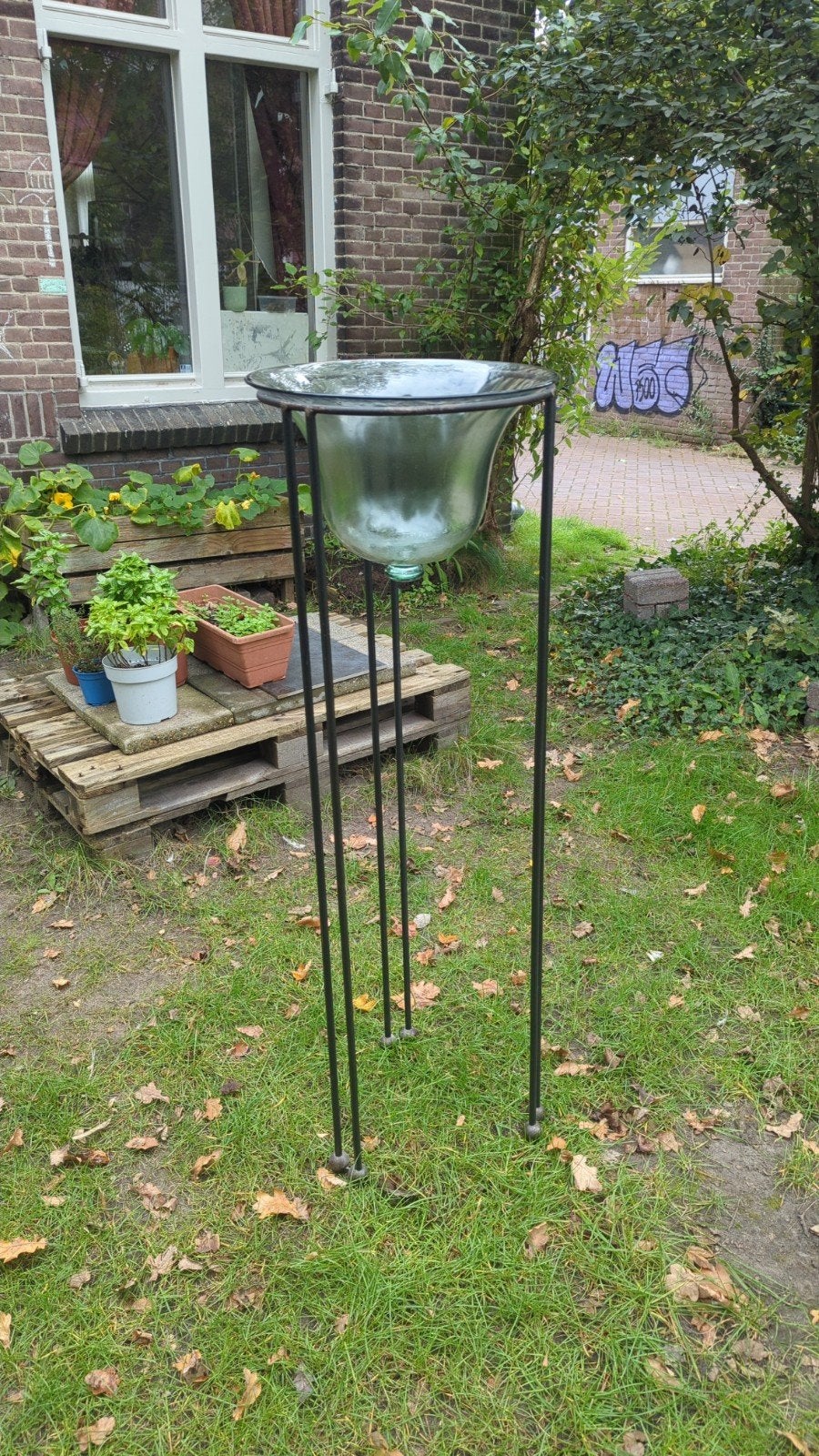 Glazen vogelbad of bloemen bak op metalen standaard, Ophalen, Zo goed als nieuw