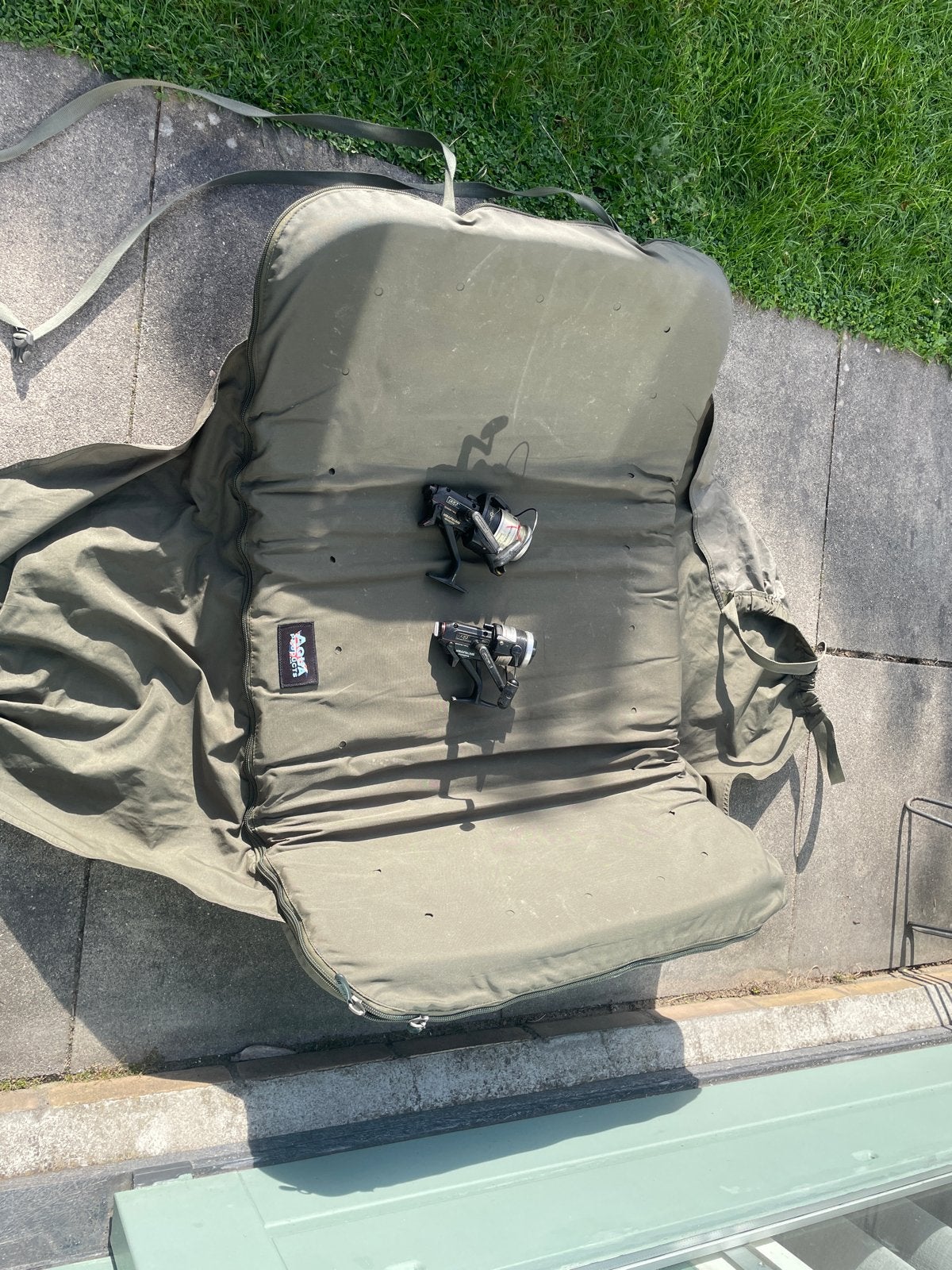 Shimano Baitrunner 3500 A en B Molen + Aqua combi onthaakmat, Ophalen, Gebruikt, Molen