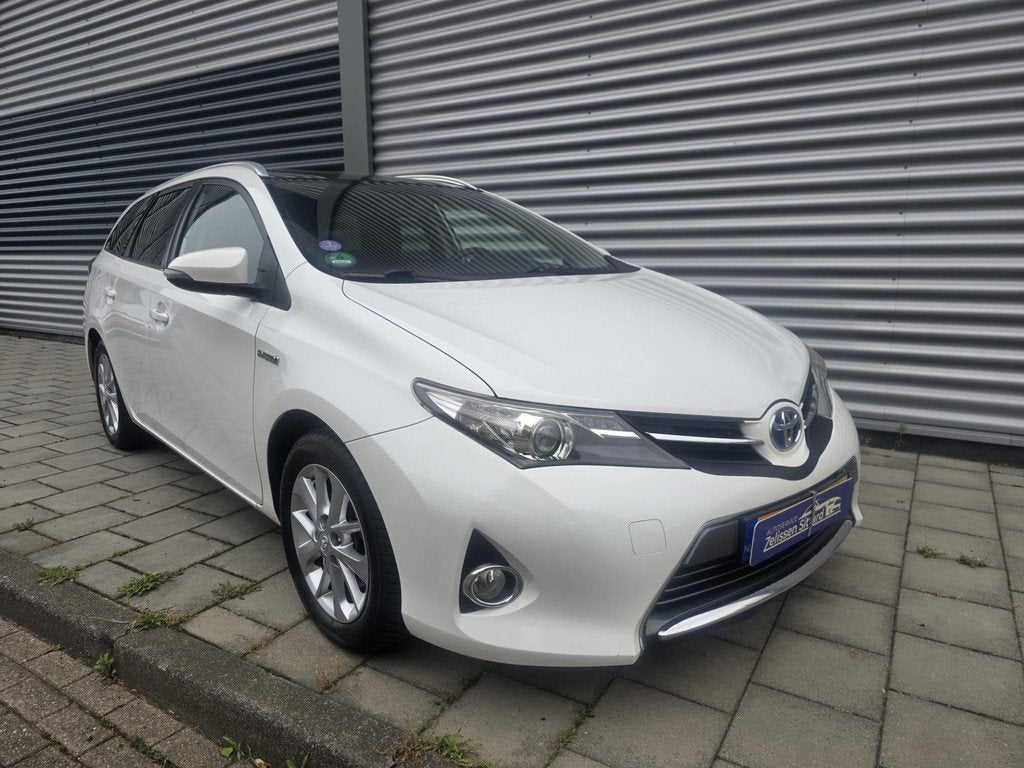 Toyota Auris Touring Sports 1.8 Hybrid Lease (bj 2014), Auto's, Euro 5, Gebruikt, Wit, Hybride Elektrisch/Benzine