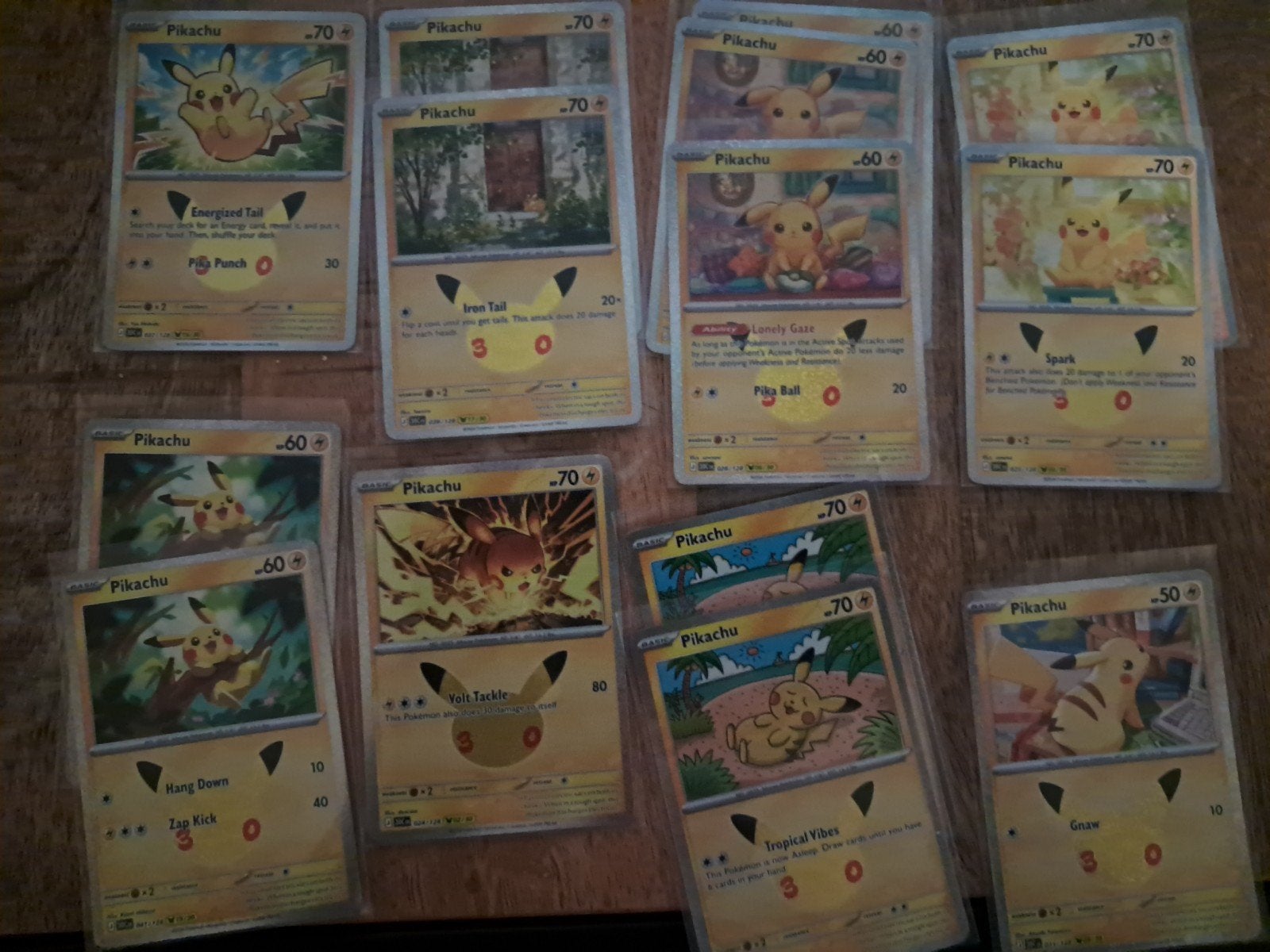 Pikachu Pokémon kaarten, Ophalen of Verzenden, Zo goed als nieuw, Meerdere kaarten, Foil