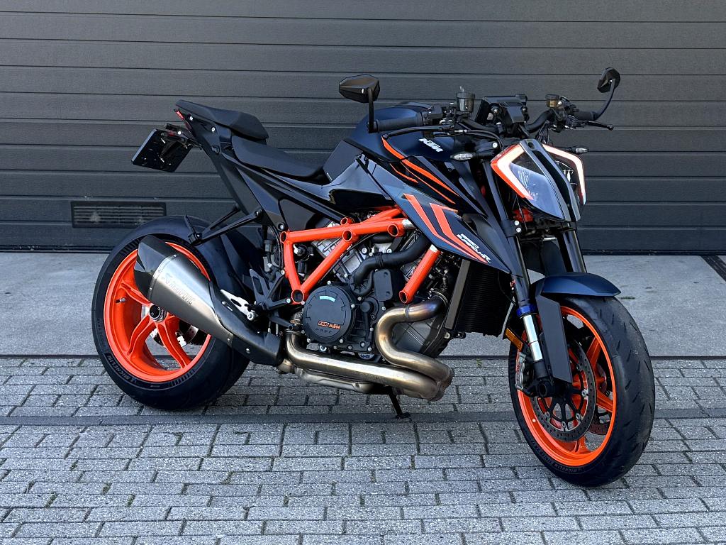 KTM 1290 Super Duke R EVO (2023, Tech Pack, Akrapovic), 2 cilinders, Occasion, Motorrijbewijs A, Handvatverwarming