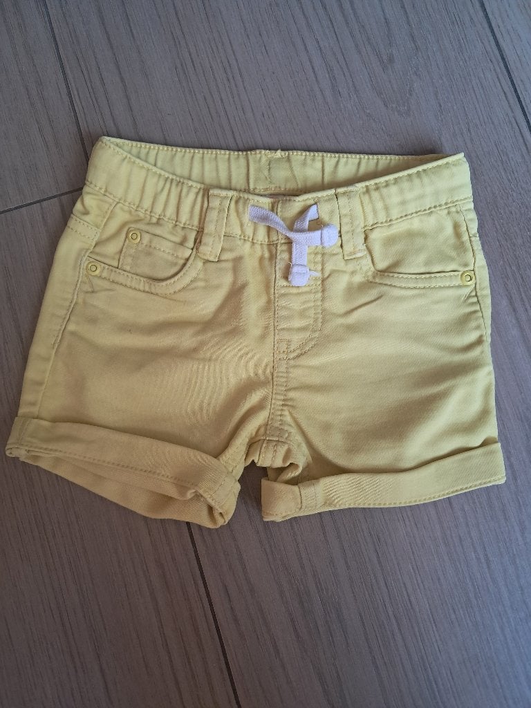 K134 Gele korte broek HEMA maat 86, Gebruikt, Broekje, Jongetje of Meisje, Ophalen of Verzenden