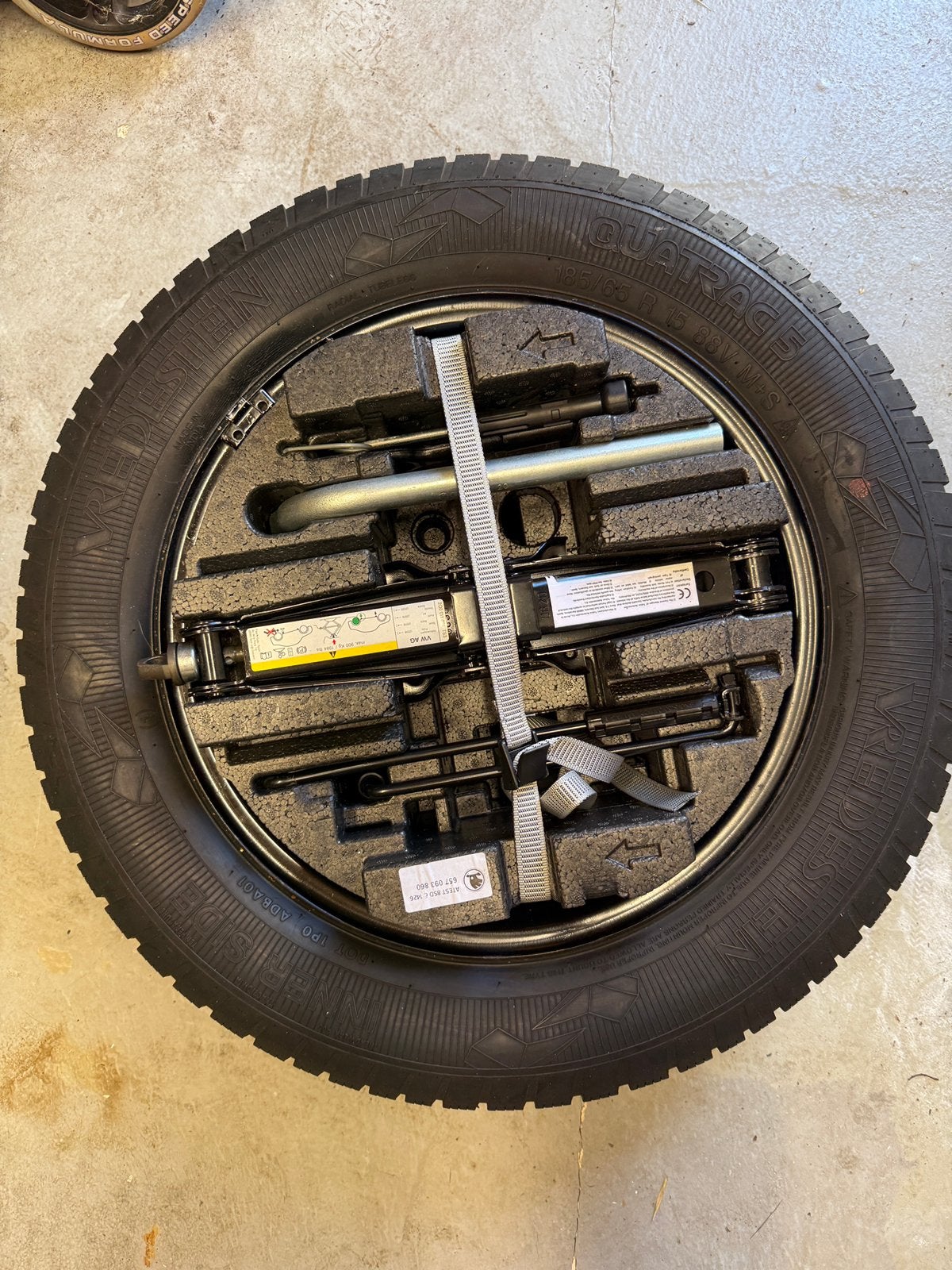 Reservewiel inclusief krik en toebehoren 5x100, Ophalen of Verzenden, Nieuw, Volkswagen