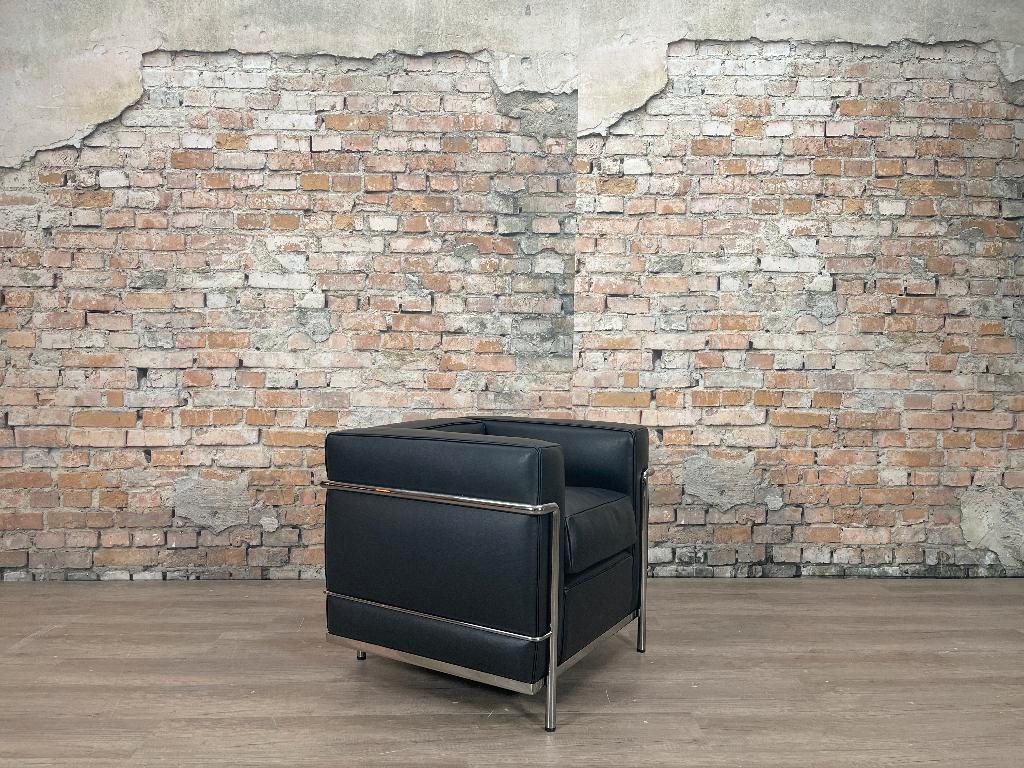 Cassina LC2 bij TheReSales, Huis en Inrichting, Ophalen, Minder dan 75 cm, Design, Leer