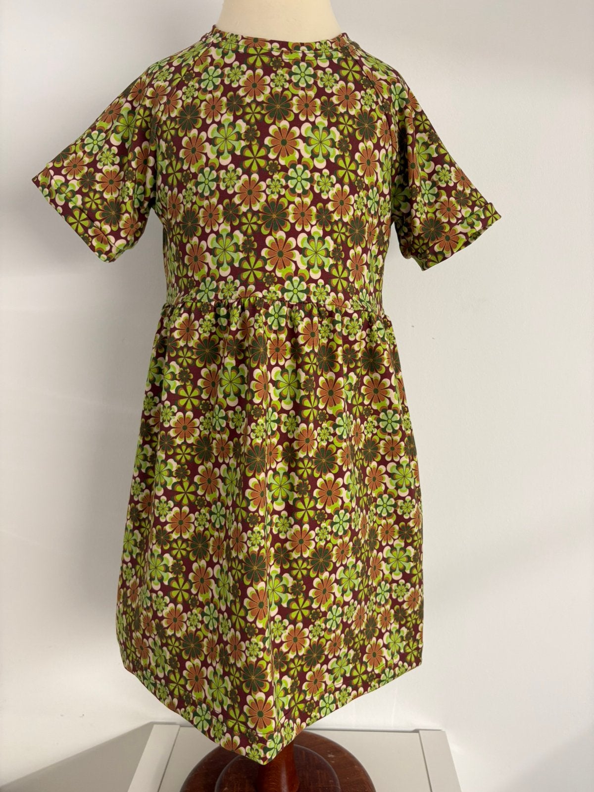 Jurkje retroprint groen bruin maat 116, Kinderen en Baby's, Kinderkleding | Maat 116, Meisje, Maaike Maakt’t, Geen, Nieuw