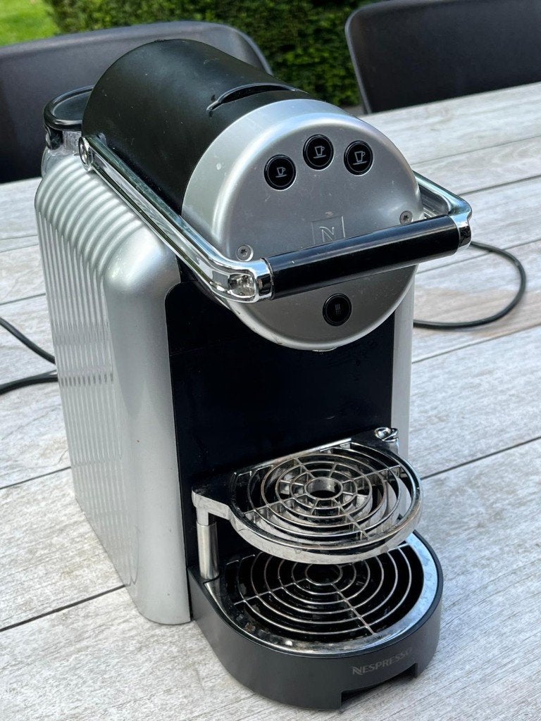 Nespresso koffiemachine Zenius + melkschuimer, Ophalen of Verzenden, Zo goed als nieuw