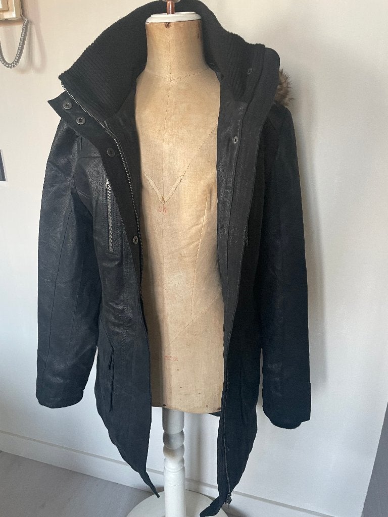Zwarte leer winterjas met bontkraag, Ophalen of Verzenden, Gedragen, Maat 38/40 (M), Zwart