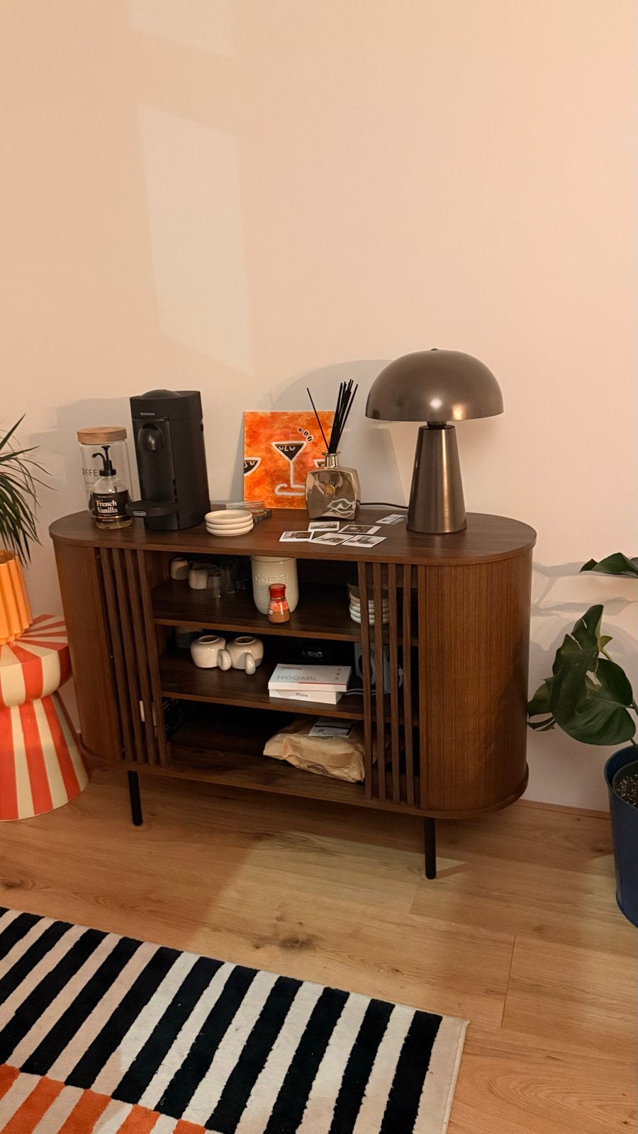 Dressoir TAROON Donkerbruin - Stijlvol en Compact, Ophalen, Met plank(en), 100 tot 150 cm, Zo goed als nieuw
