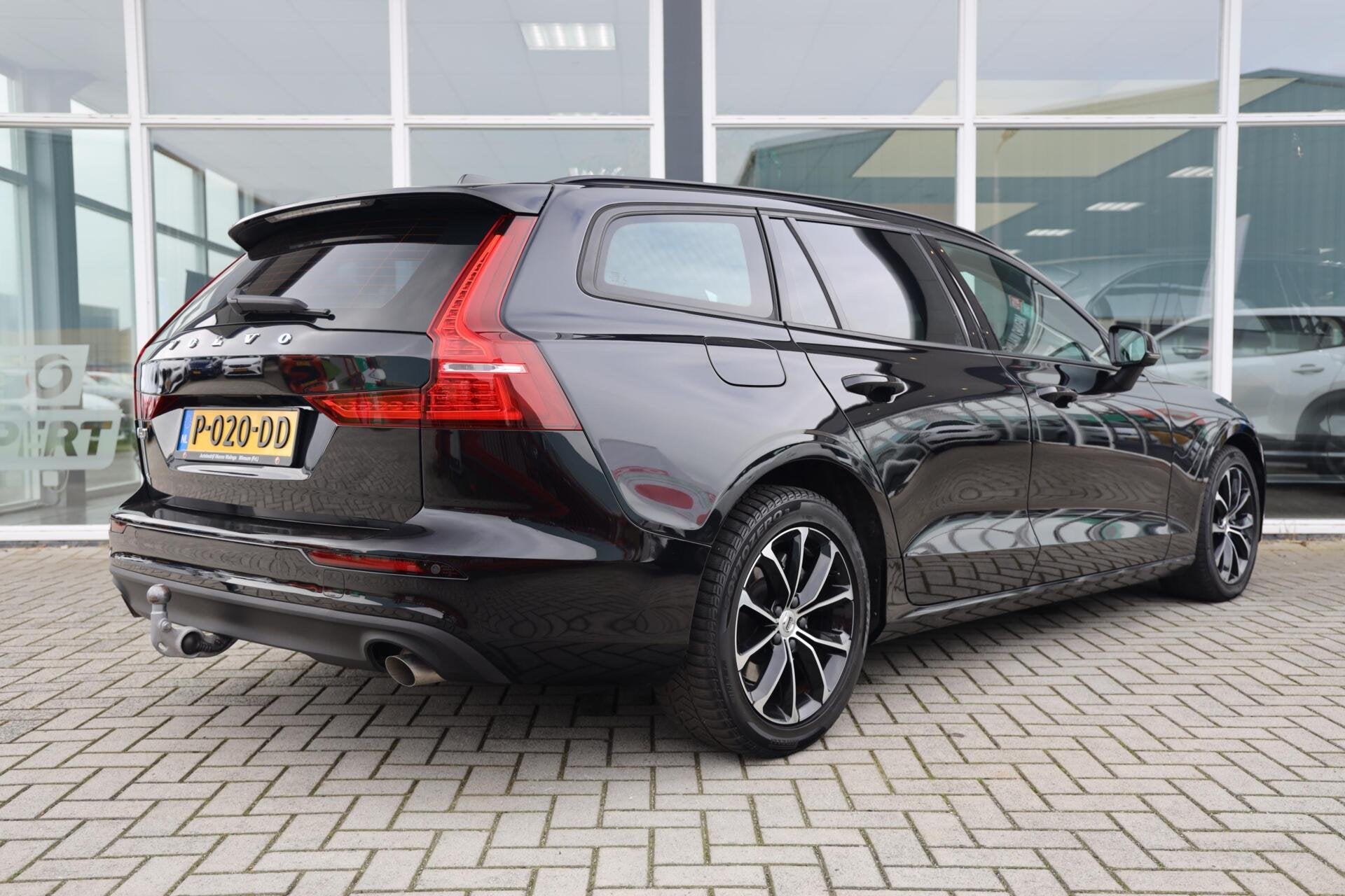 Volvo V60 2.0 B3 Momentum Advantage|Automaat|Trekhaak|Applec, Auto's, Dealer onderhouden, Stof, 4 cilinders, 1634 kg