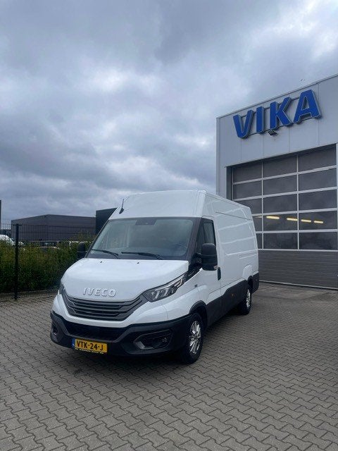 Iveco Daily 35S18HA8V/P 3.0 liter motor 3520L/H2 (bj 2023), Auto's, Achterwielaandrijving, Gebruikt, Euro 6, 4 cilinders