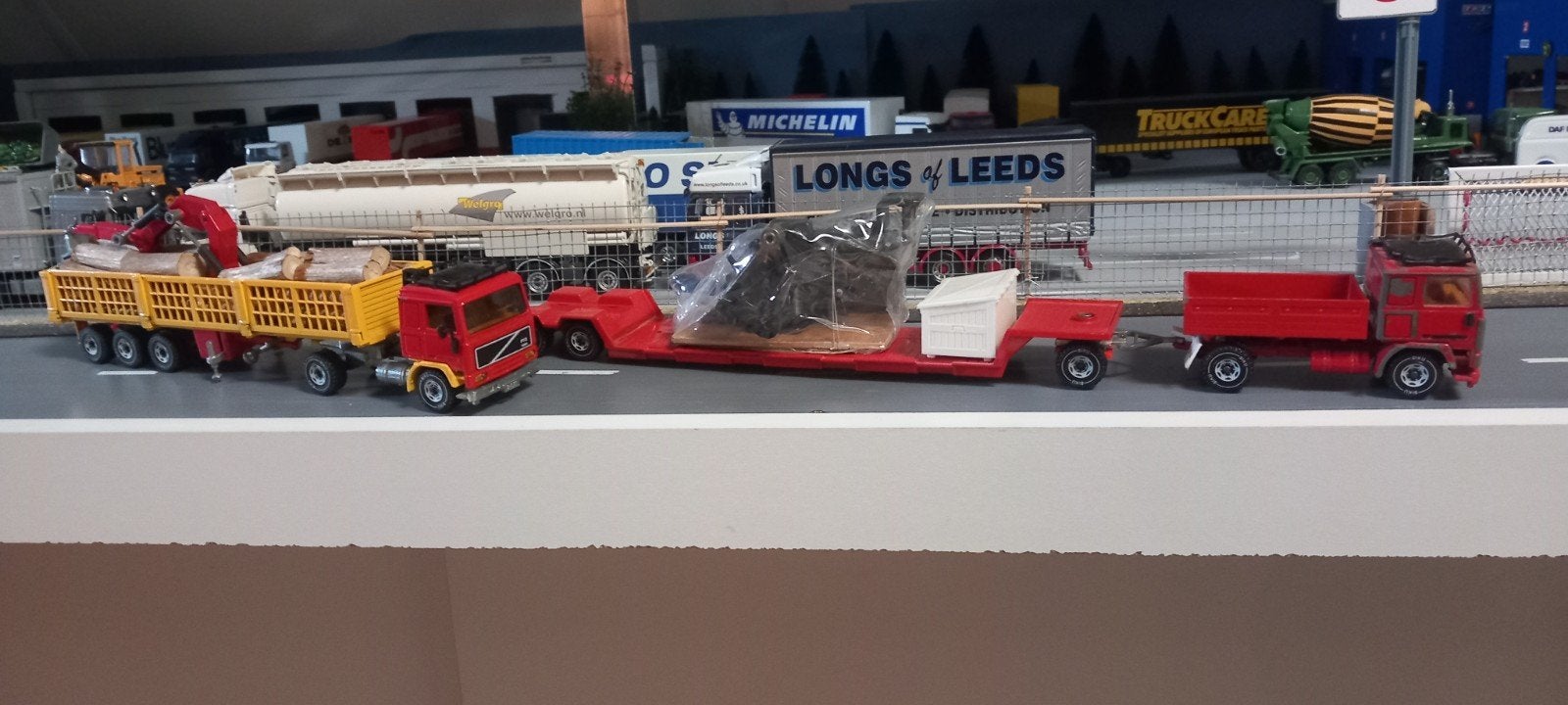2x VOLVO, Hobby en Vrije tijd, Modelauto's | 1:50, Ophalen of Verzenden, Bus of Vrachtwagen, SIKU