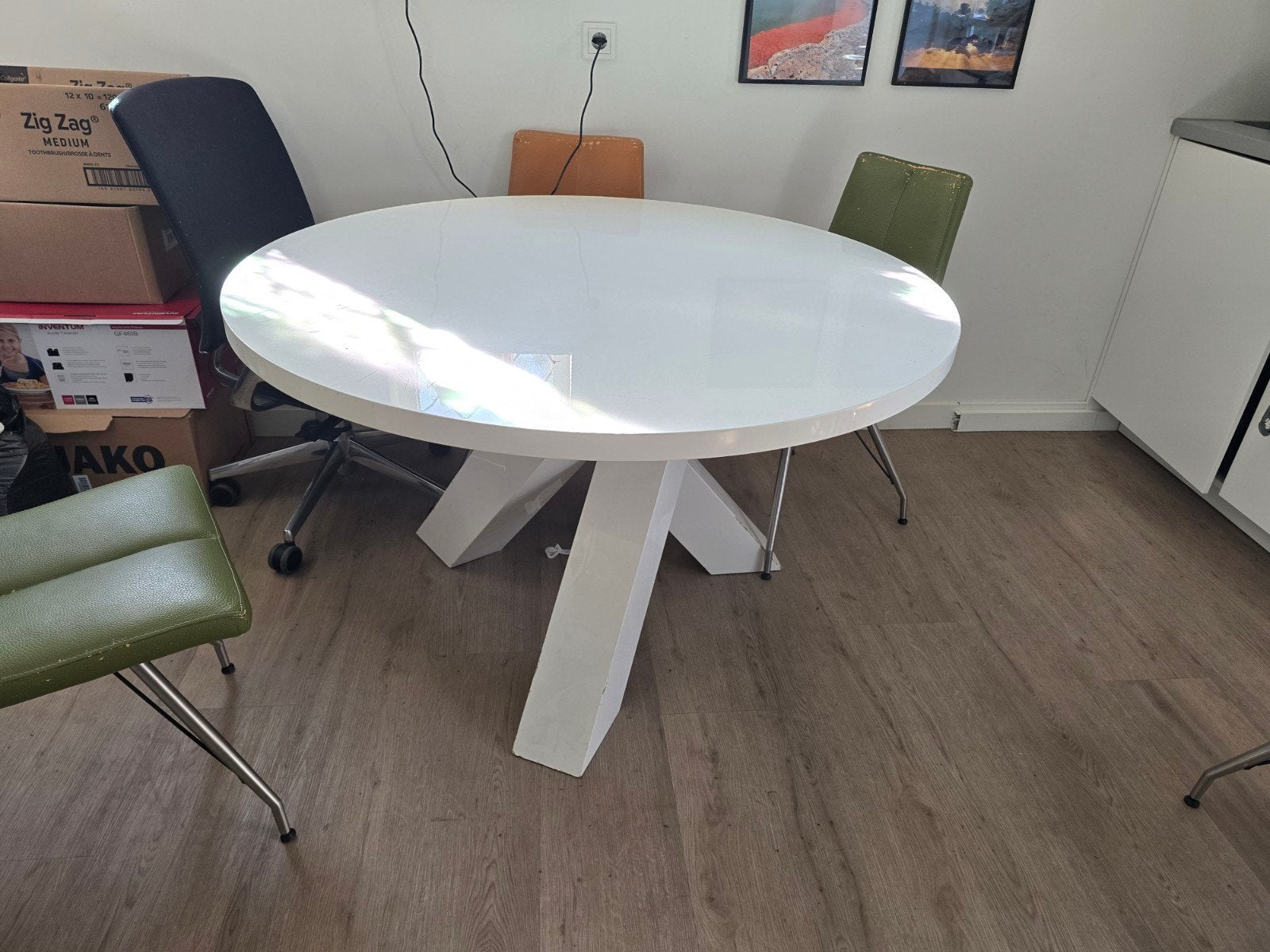 Witte ronde eettafel met kruispoot, Ophalen, Overige materialen, Gebruikt, Rond