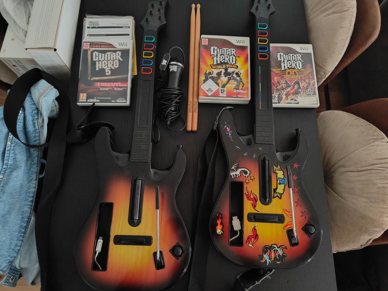 Guitar Hero Set voor Wii - 2 Gitaren Drums Microfoon & Games, Muziek, Gebruikt, Eén computer, Ophalen of Verzenden