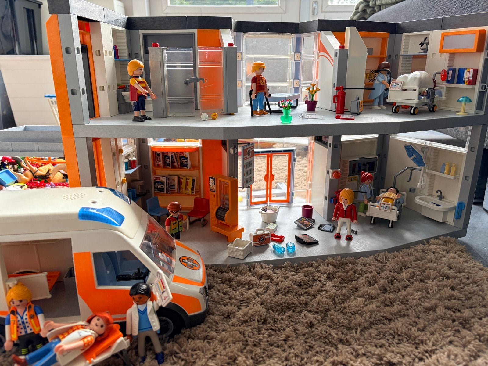 Playmobil Groot Ziekenhuis 70190 met ambulance, Kinderen en Baby's, Ophalen, Gebruikt, Gebouw, Complete set
