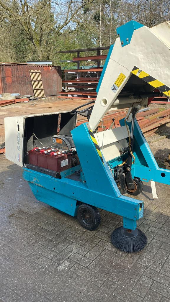 Professionele zitveegmachine Tenant 215 hydraulische kiepbak, Ophalen, Gebruikt