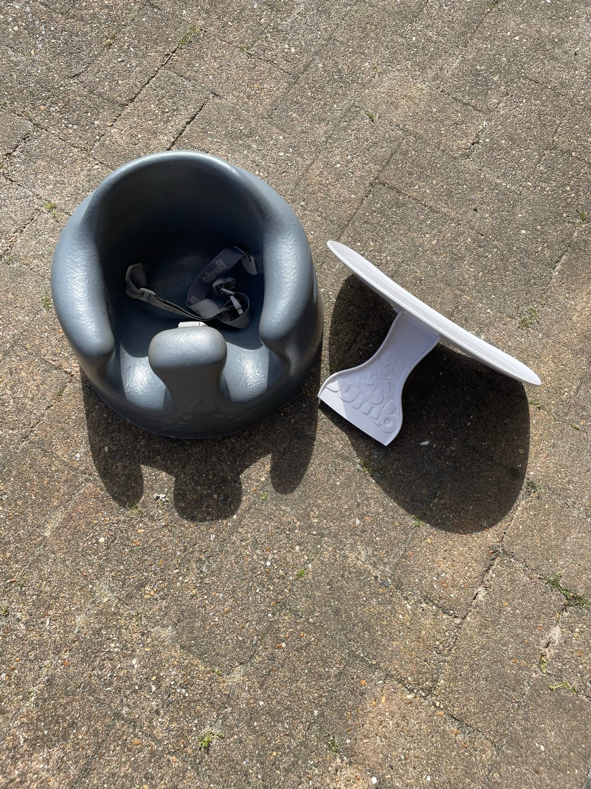 Bumbo vloerstoeltje met eetblad - Grijs, Ophalen of Verzenden, Gebruikt, Overige typen, Afneembaar eetblad