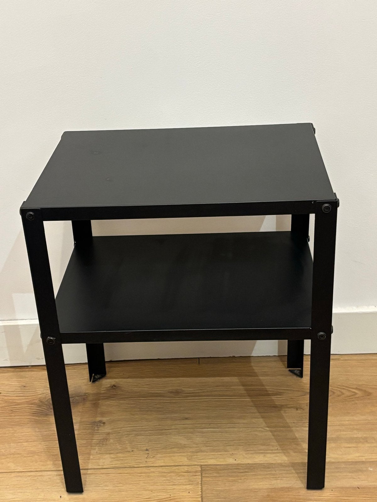 IKEA KNARREVIK nachtkastje zwart - metalen bijzettafel, Huis en Inrichting, Ophalen, Minder dan 45 cm, Minder dan 55 cm, Gebruikt