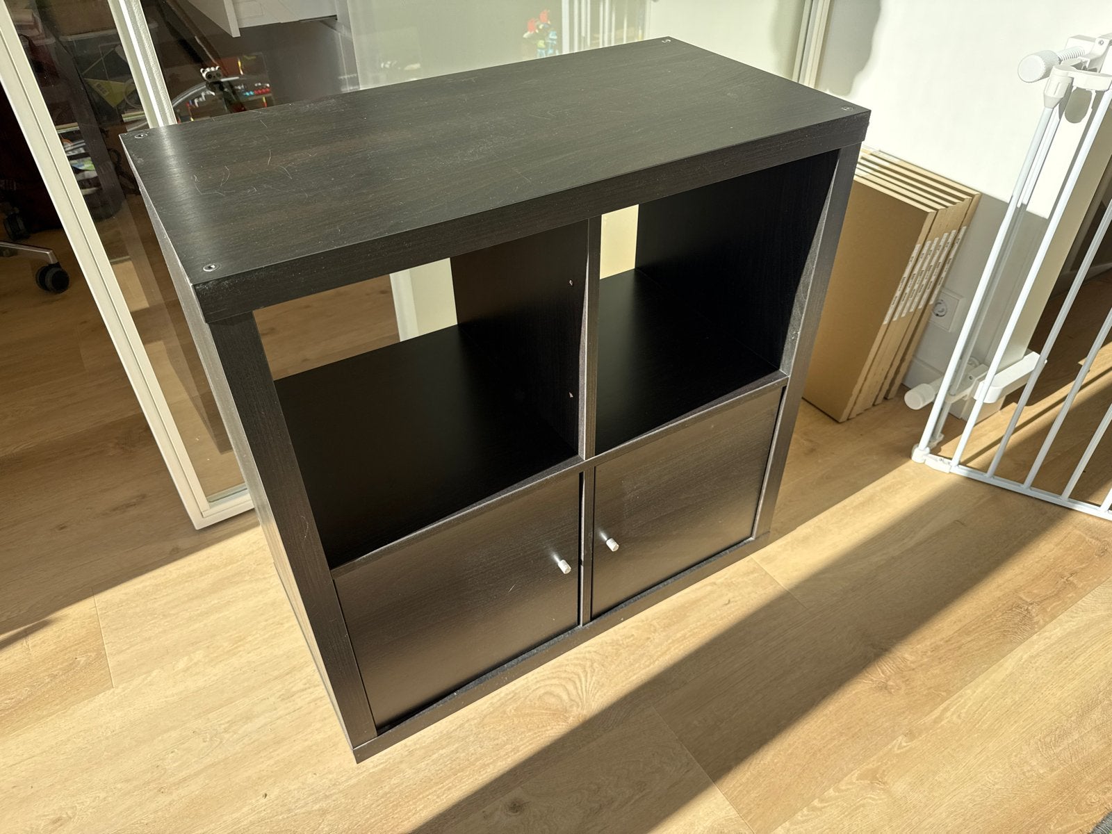 IKEA KALLAX 2x2 kast zwartbruin met 2 deurtjes, Ophalen, Gebruikt
