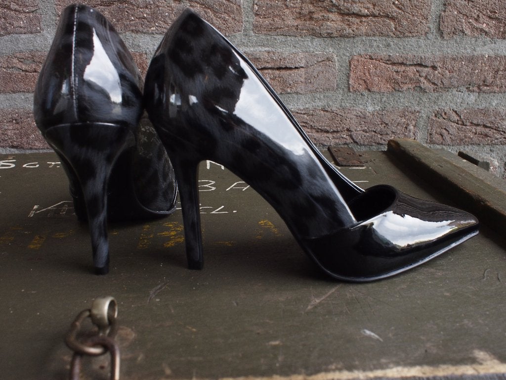 Mooie Lak panterprint pumps in maat 37, Kleding | Dames, Pumps, Zwart, Ophalen of Verzenden, Zo goed als nieuw