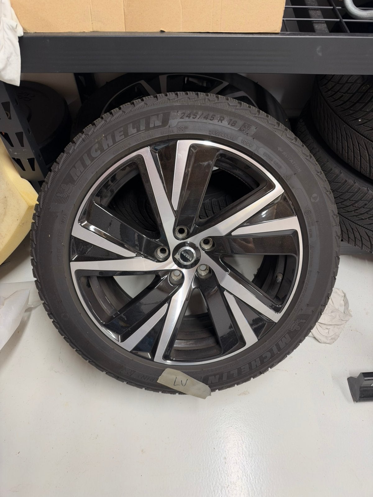Volvo V90 velgen met Michelin winterbanden 245/45 R18, Ophalen, 18 inch, Banden en Velgen, Winterbanden