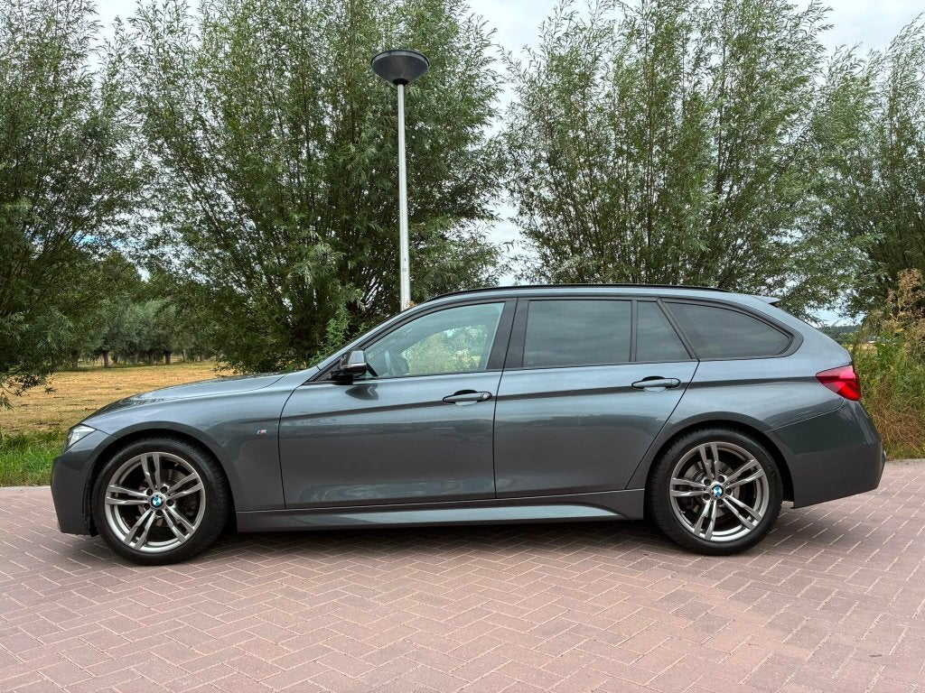 BMW 318i Touring M-Sport | Automaat Leder CarPlay Trekhaak, Automaat, 1465 kg, Stationwagon, Particulier