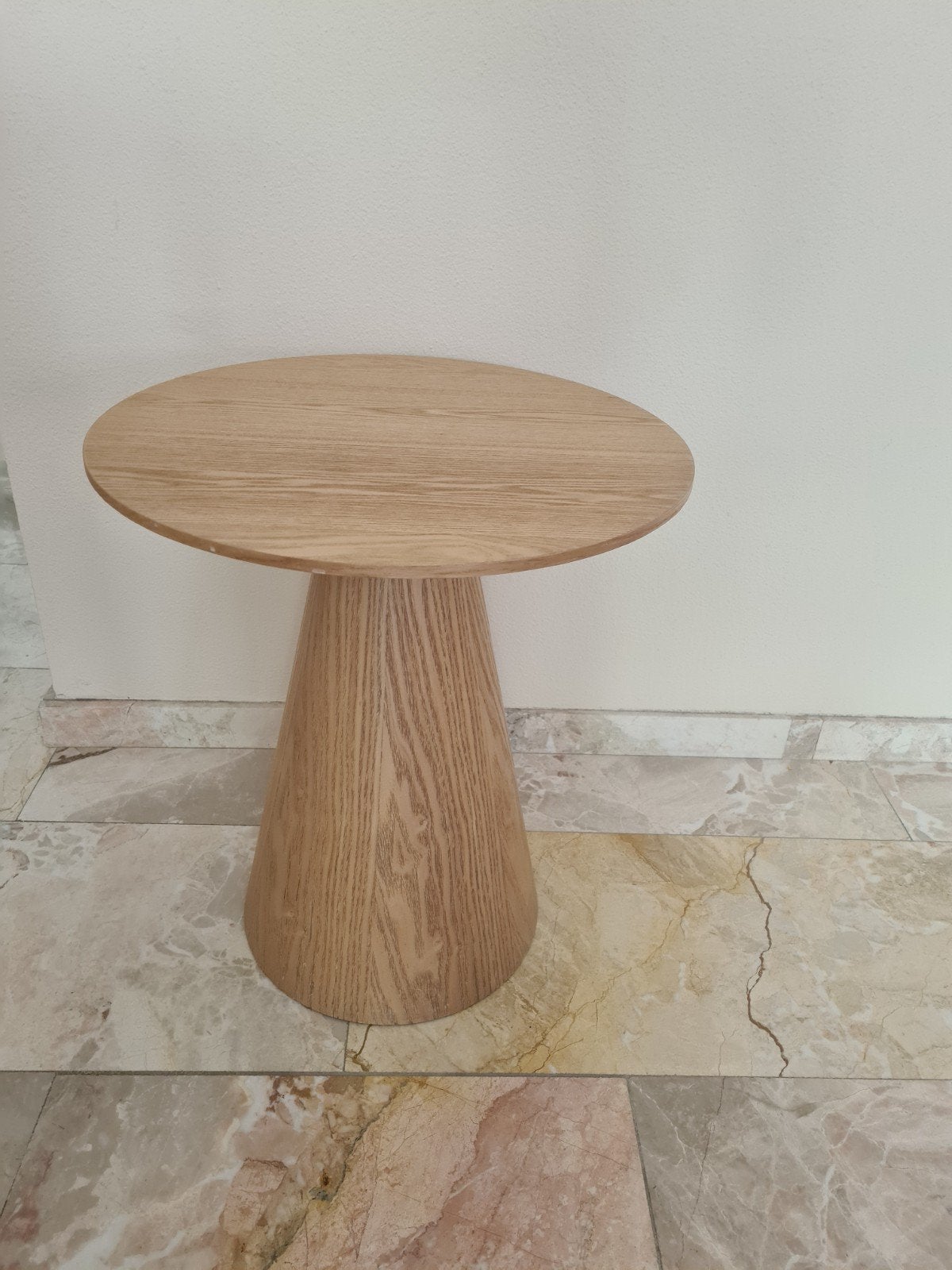 Kwantum bijzettafel Cone naturel - Houten ronde tafel, Huis en Inrichting, Tafels | Bijzettafels, Minder dan 55 cm, Gebruikt, Modern, Scandinavisch