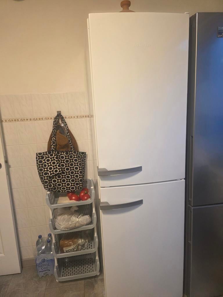 Miele Koelkast met vriezer - Koelgedeelte minder goed, Gebruikt, 200 liter of meer, 60 cm of meer, Met aparte vriezer