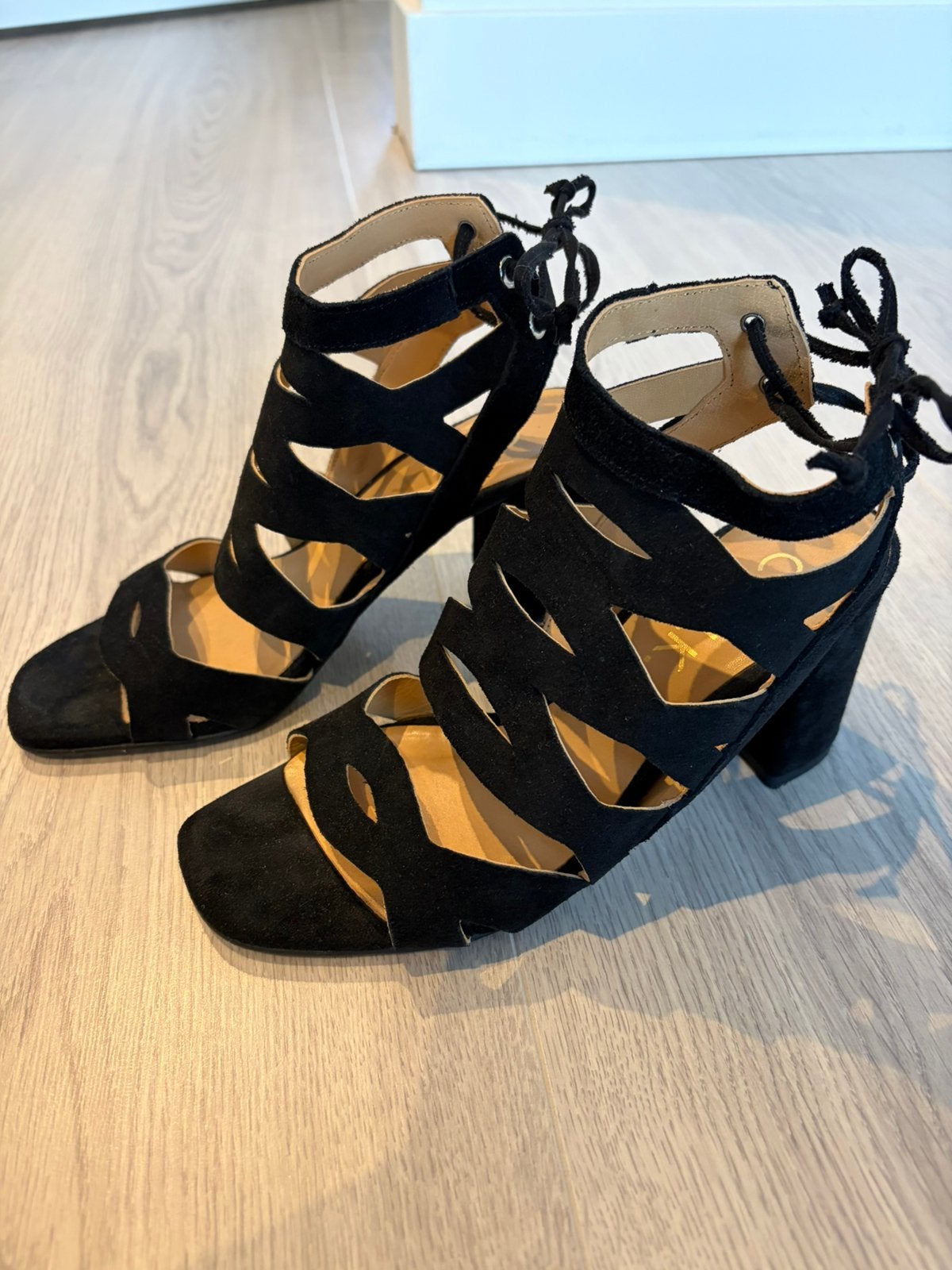 Nieuw! CTWLK suède hakken, Verzenden, Zwart, Nieuw, Schoenen met hoge hakken