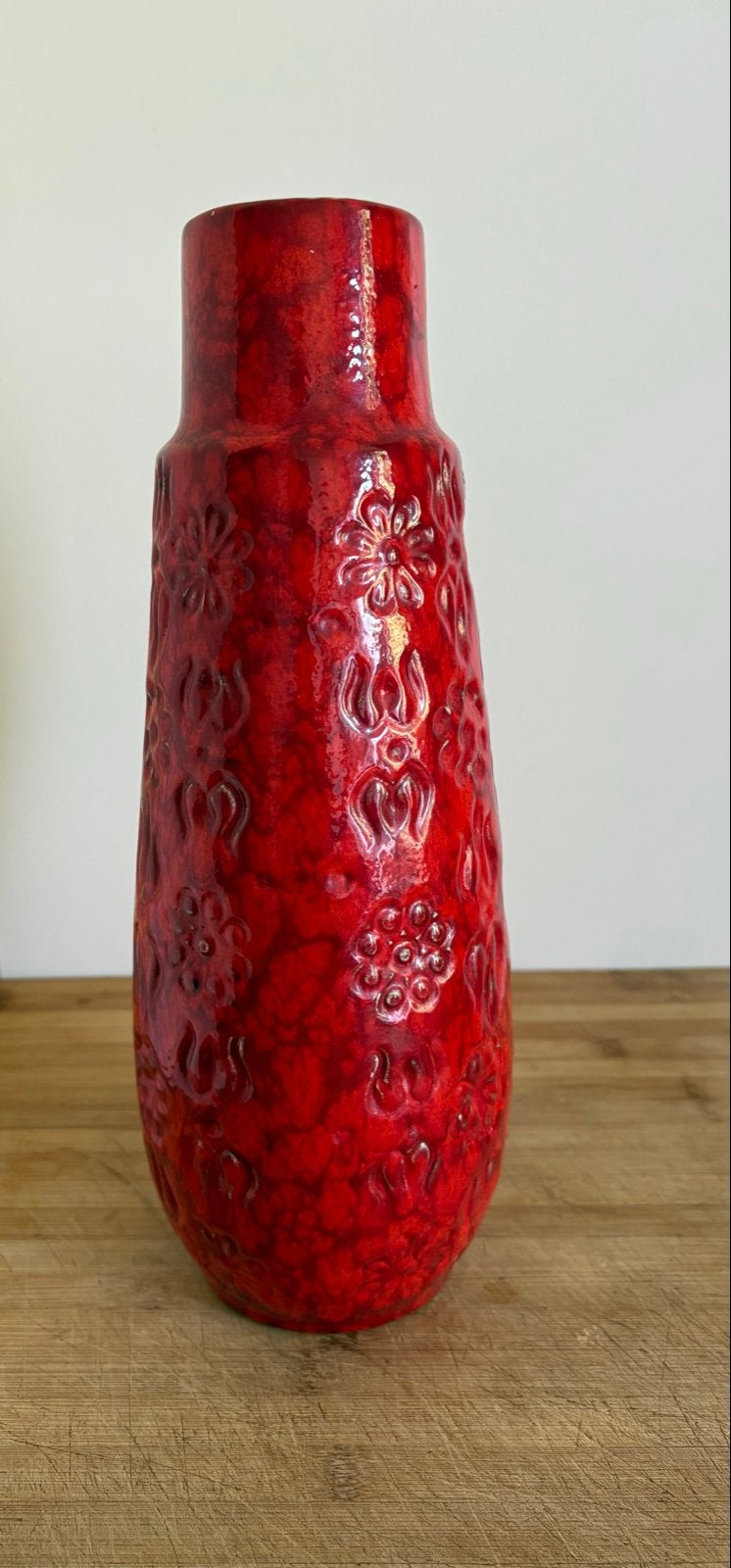 Scheurich Bernina vaas 424-34 met bloem reliëf, Antiek en Kunst, Ophalen