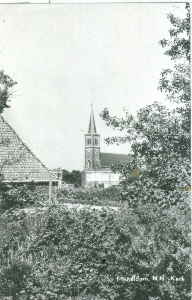 Menaam (Menaldum); Doorkijk naar N.H. Kerk - niet gelopen., Verzenden, Ongelopen, Friesland