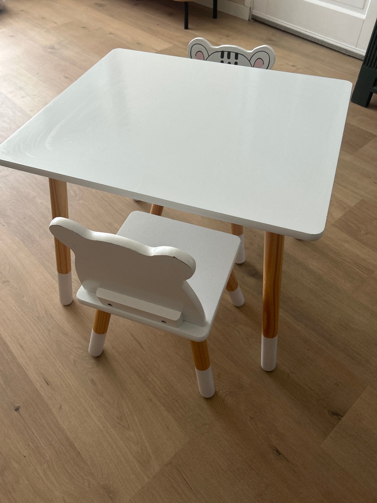 Kinder tafel en stoelen set - wit met dierenprint, Ophalen, Gebruikt, Tafel(s) en Stoel(en)