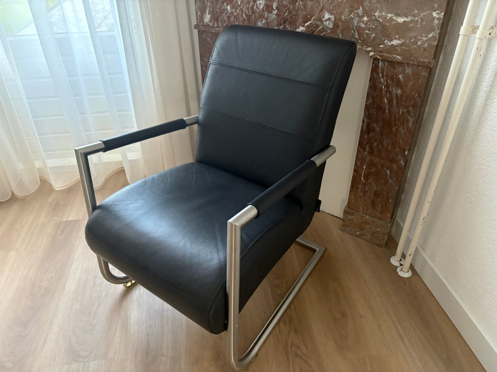 Henders en Hazel zwart leren fauteuil(s) in nieuwstaat, Ophalen, Zo goed als nieuw, 50 tot 75 cm, Leer