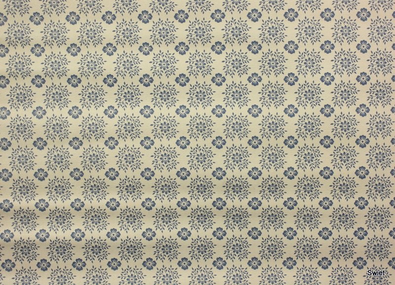 8808 blauw wit bloemen behang uit de jaren 70 en 80 swiet, Ophalen of Verzenden, Blauw