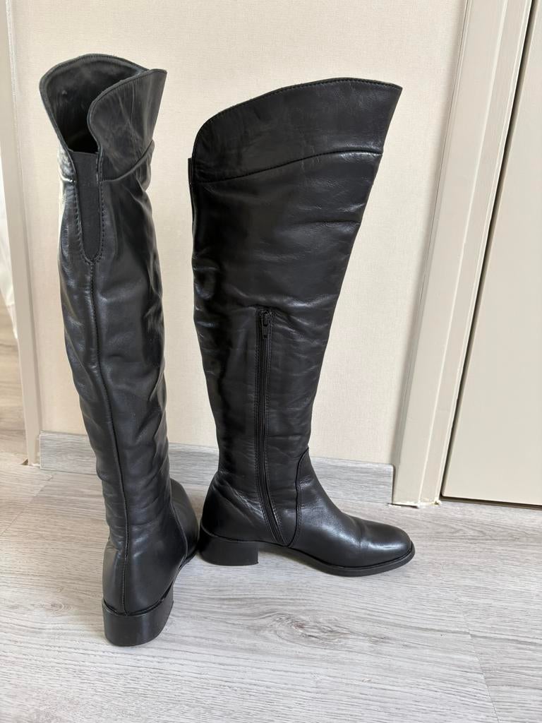 Zwarte leren laarzen over de knie, Kleding | Dames, Schoenen, Ophalen of Verzenden, Zo goed als nieuw, Zwart, Hoge laarzen