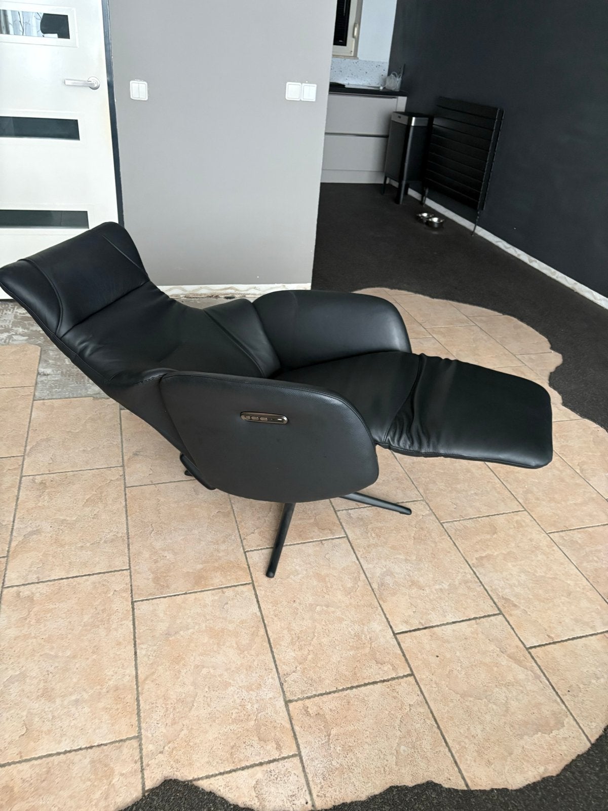 Zo goed als nieuwe fauteuil, zwart leer, Ophalen, Zo goed als nieuw, Leer