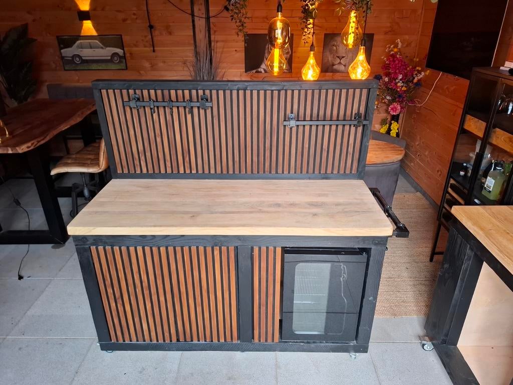 Stijlvolle buitenkeuken met koelkast en opbergruimte, Tuin en Terras, Buitenkeukens, Ophalen of Verzenden, Zo goed als nieuw, Elektrisch