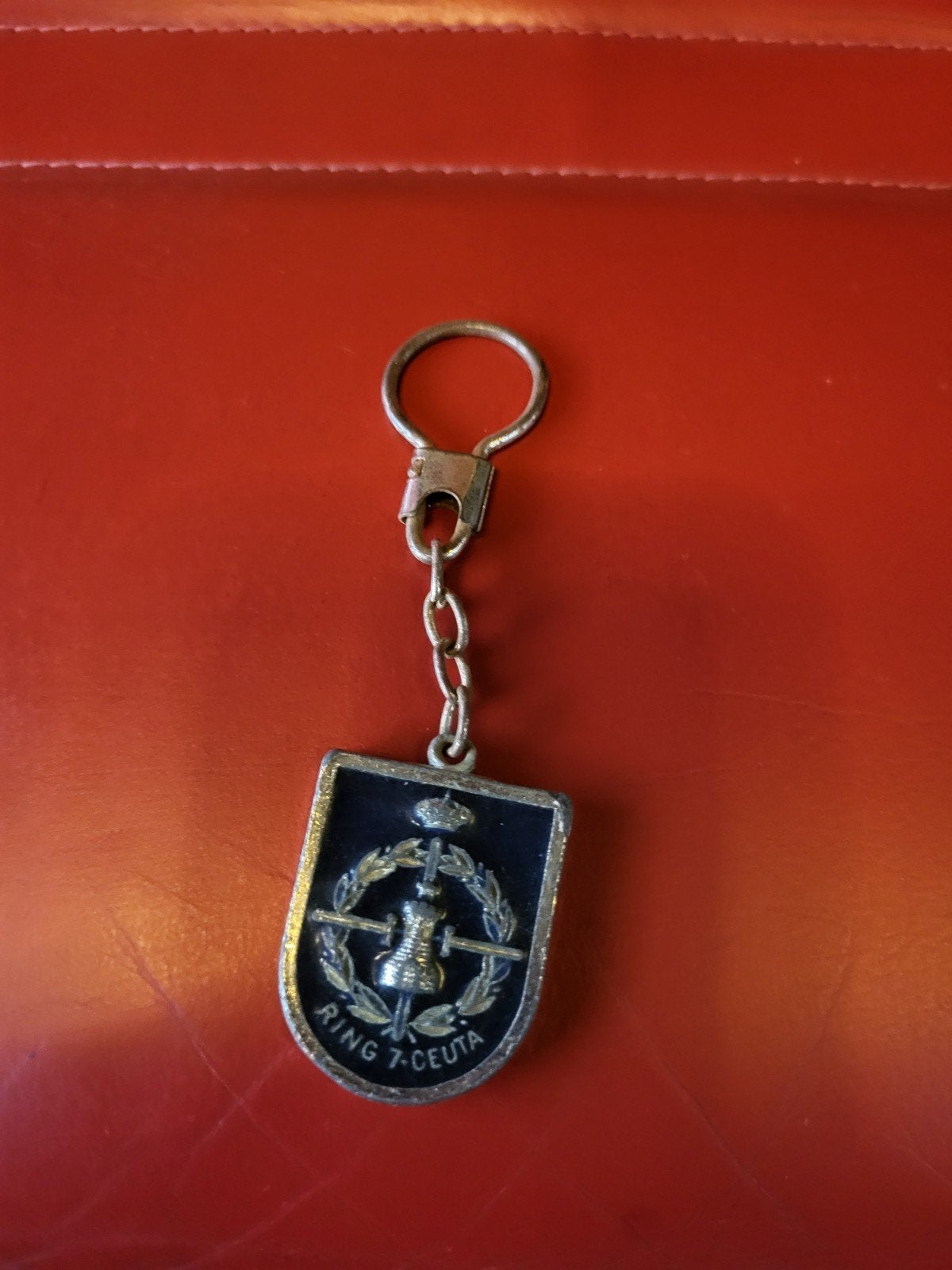 Vintage militaire sleutelhanger leger Spanje Ceuta, Ophalen of Verzenden, Gebruikt, Stad of Land