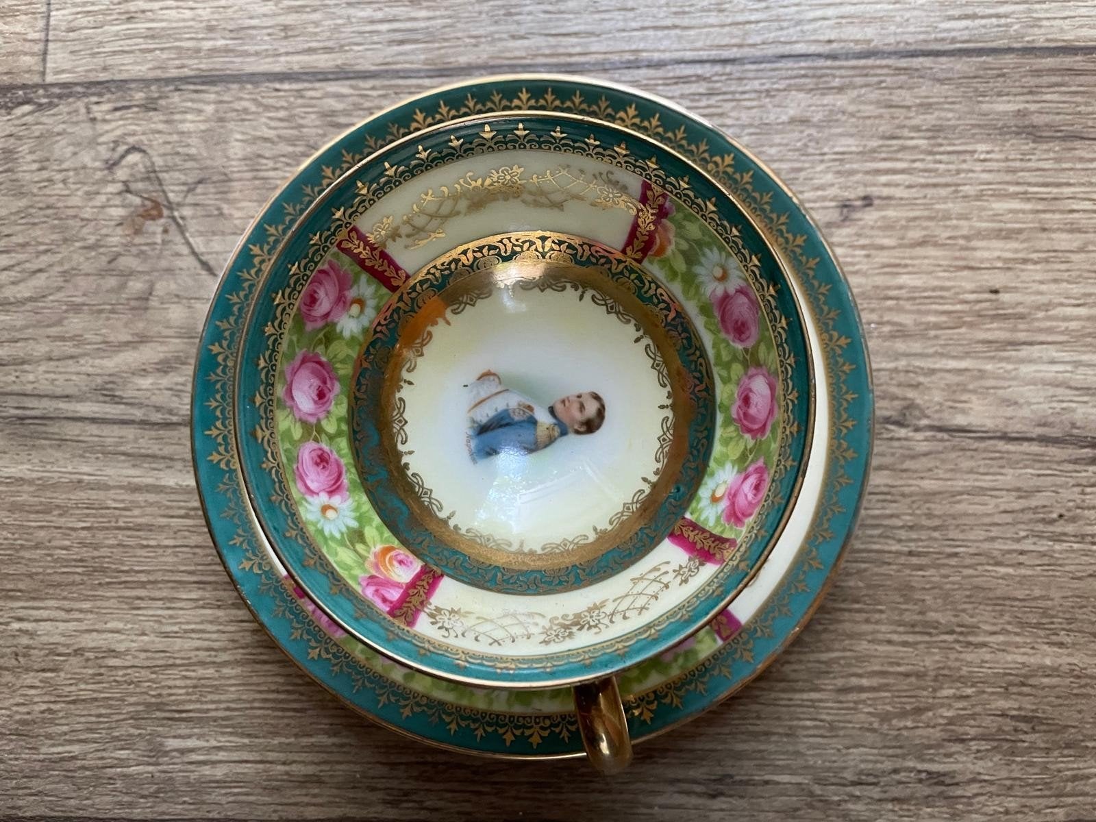 Antiek serviesgoed: soepterrine en borden met bloemmotief, Ophalen