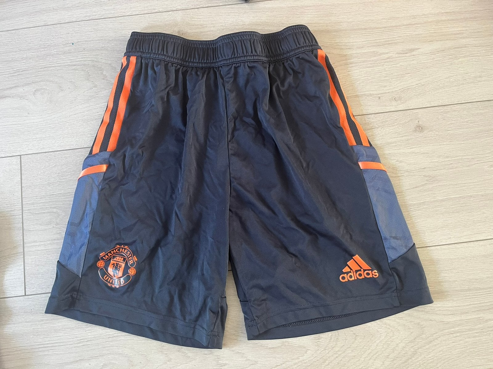 Adidas manchester Sportbroek maat 152, Ophalen of Verzenden, Zo goed als nieuw, Jongen, Sport- of Zwemkleding