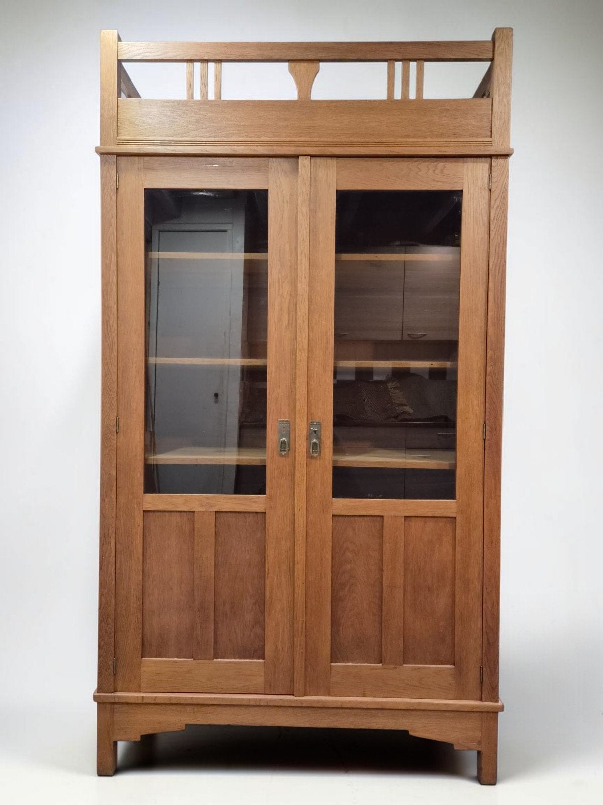 antieke kast Amsterdamse School vitrinekast Art Deco