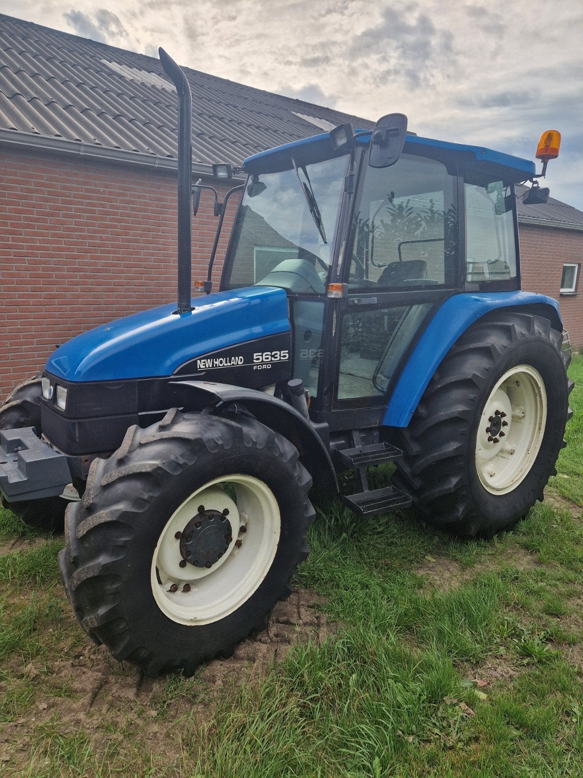 te koop nieuw holland 5635, Gebruikt, Tot 2500, Ophalen of Verzenden, Tot 80 Pk