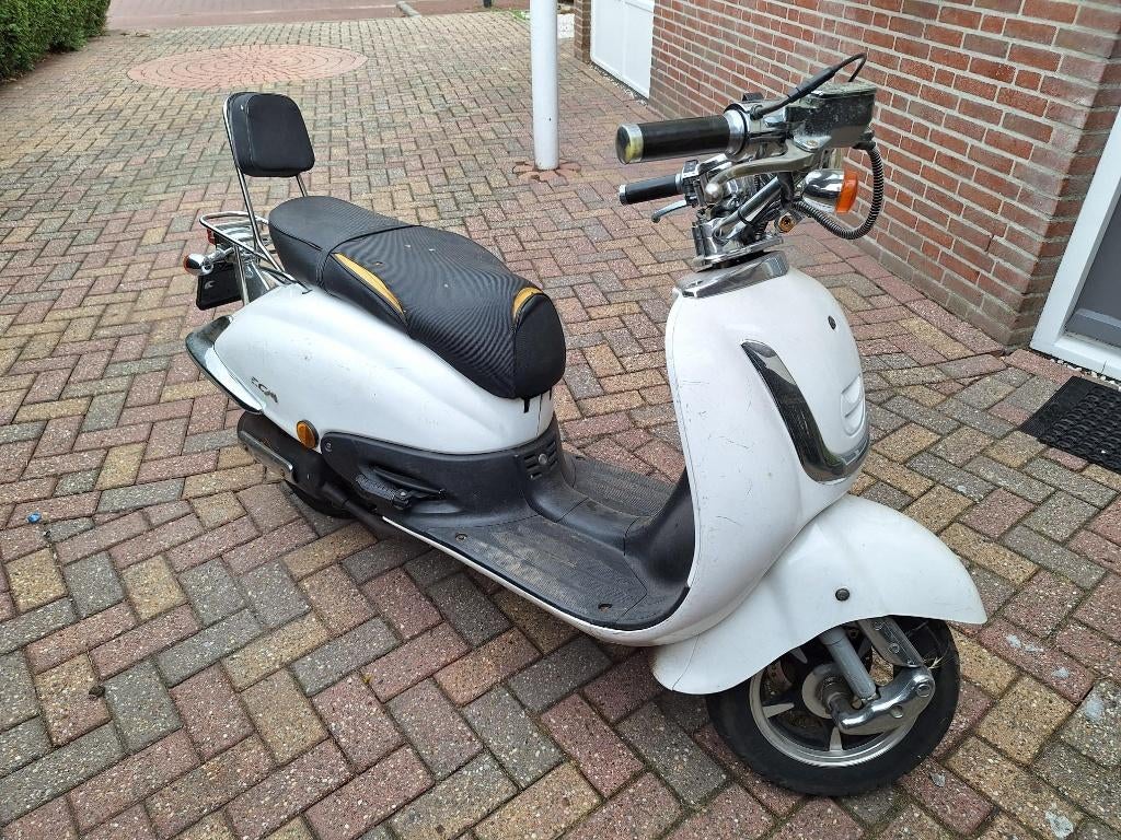 Retro scooter (opknapper of onderdelen), Fietsen en Brommers, Snorfietsen en Snorscooters, Gebruikt, Benzine, Ophalen, Overige merken