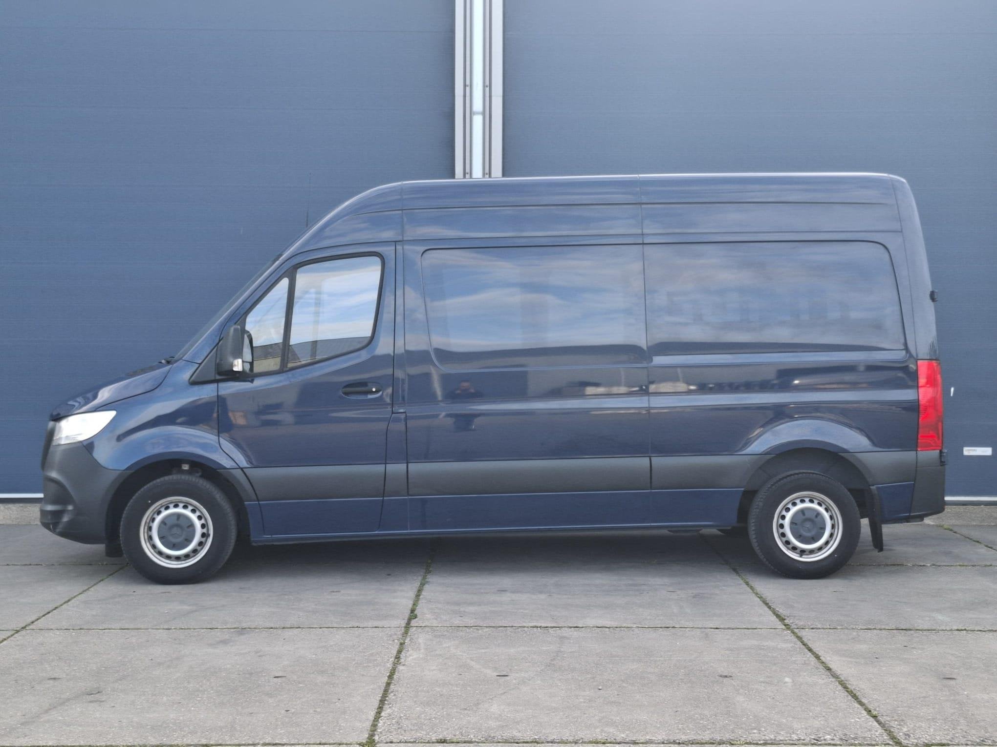 Mercedes-Benz Sprinter 311 2.2 CDI L2H2 AIRCO / CAMERA / 3 Z, Auto's, Dealer onderhouden, Stof, Gebruikt, Euro 6