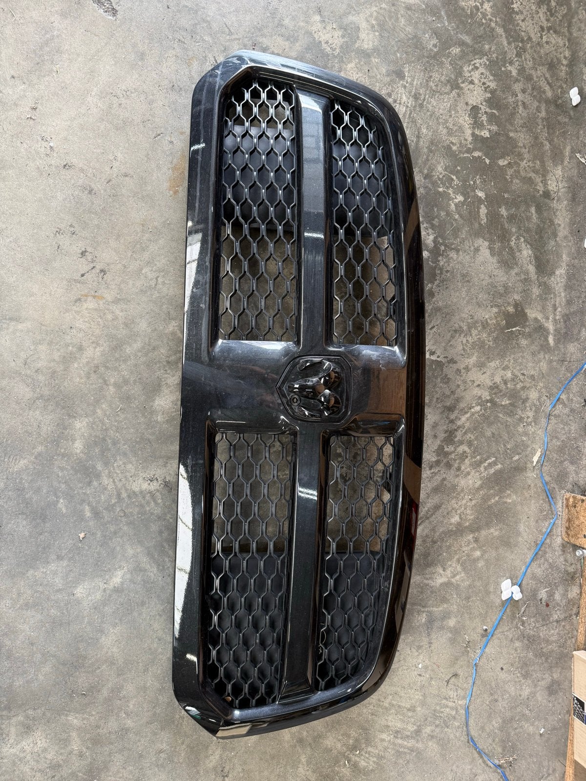 Originele Grill Dodge Ram 2013-2018 met Camera, Auto-onderdelen, Ophalen, Gebruikt, Voor, Dodge