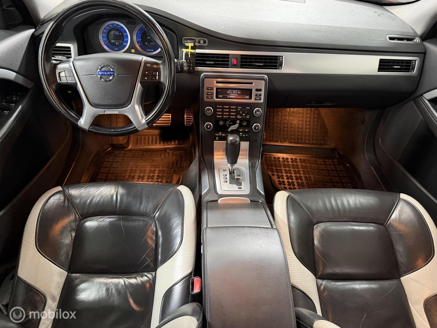 Volvo V70 2.5T R-Design AUTOMAAT / LEER / XENON, Gebruikt, 2521 cc, 93 €/maand, 1568 kg