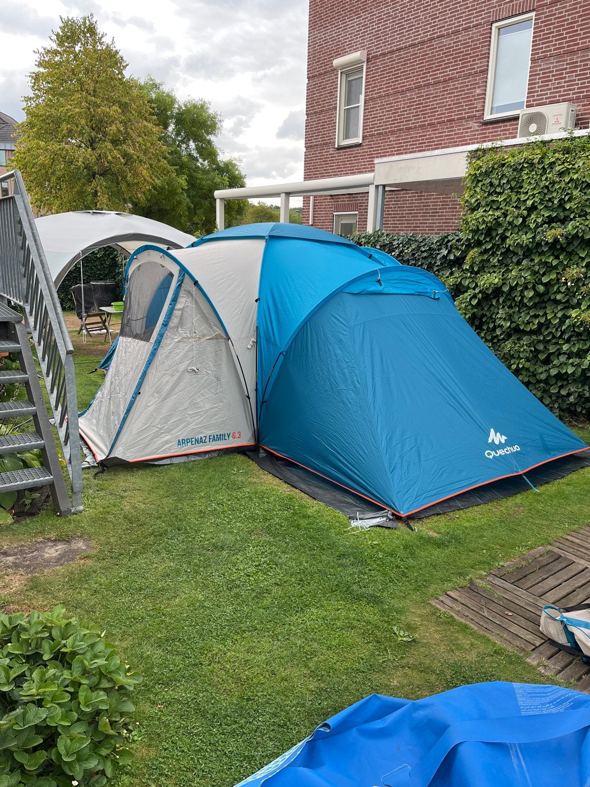 Quechua Arpenaz Family 6.3 familietent - 6 personen, Caravans en Kamperen, Tenten, Ophalen, Zo goed als nieuw, Tot en met 6