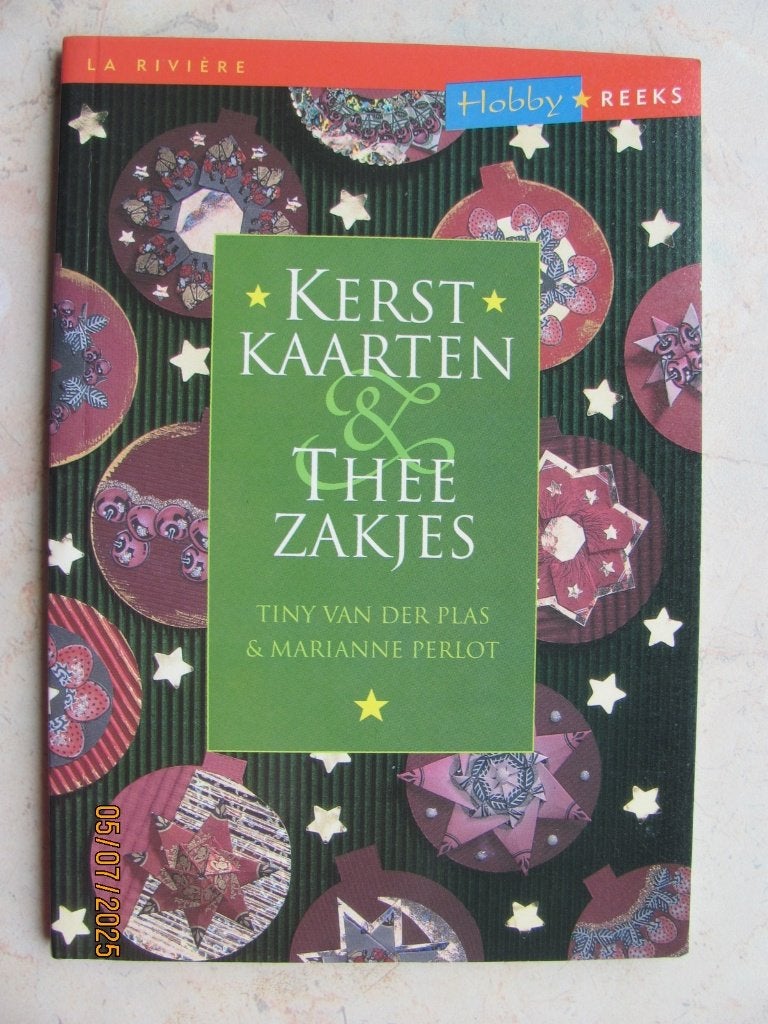 NIEUWSTAAT boek KERSTKAARTEN & THEEZAKJES Hobbyreeks PERLOT, Boeken, Ophalen of Verzenden, Zo goed als nieuw, Scrapbooking en Knutselen