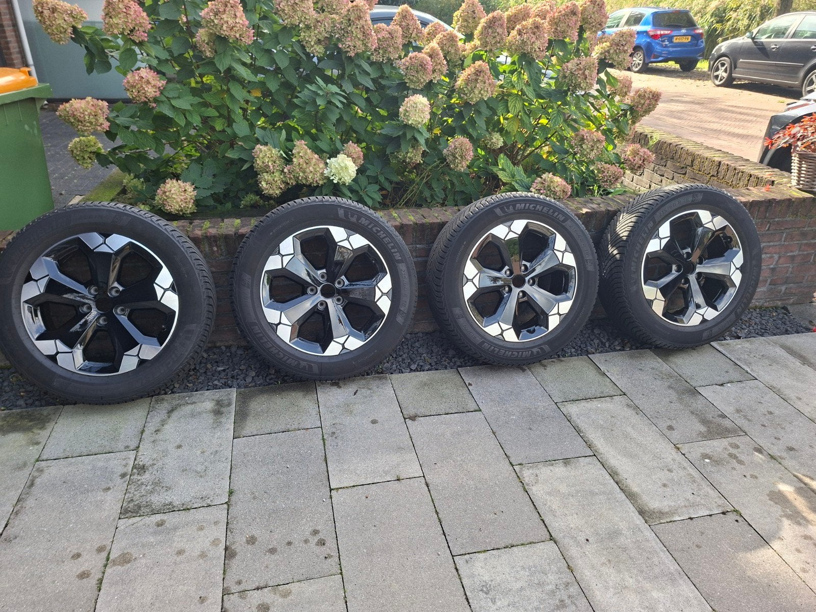 Winterbanden op LM velgen voor Dacia Bigster of Duster 2025, Ophalen, 18 inch, 215 mm, Banden en Velgen