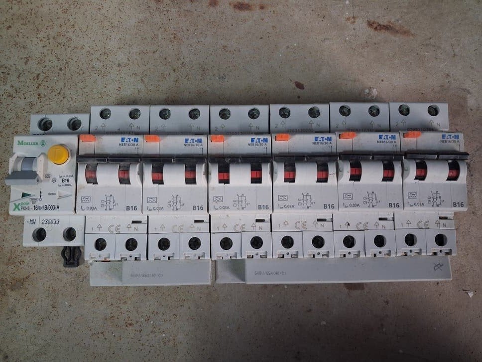 Eaton Groepautomaten 6x en Moeller Aardlekschakelaar, Doe-het-zelf en Verbouw, Ophalen, Gebruikt, Eaton, Installatieautomaat