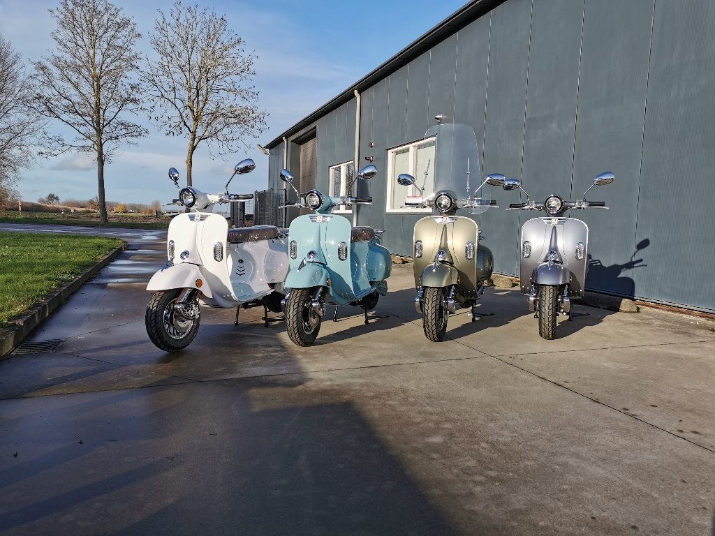 Voorraad uitverkoop: Etalian elektrische scooters, Ophalen, Etalian, Maximaal 45 km/u, Elektrisch